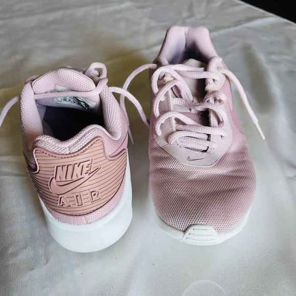 Nike Air Max Oketo Colorway Sneakers Women's Size 6 Pink AQ2231-500 - Picture 2 of 8